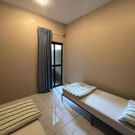 Theatbas Homestay 17 In Seri Iskandar Perak 3 Bedroom Bota Exterior foto