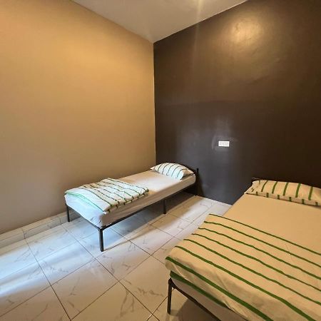 Theatbas Homestay 17 In Seri Iskandar Perak 3 Bedroom Bota Exterior foto