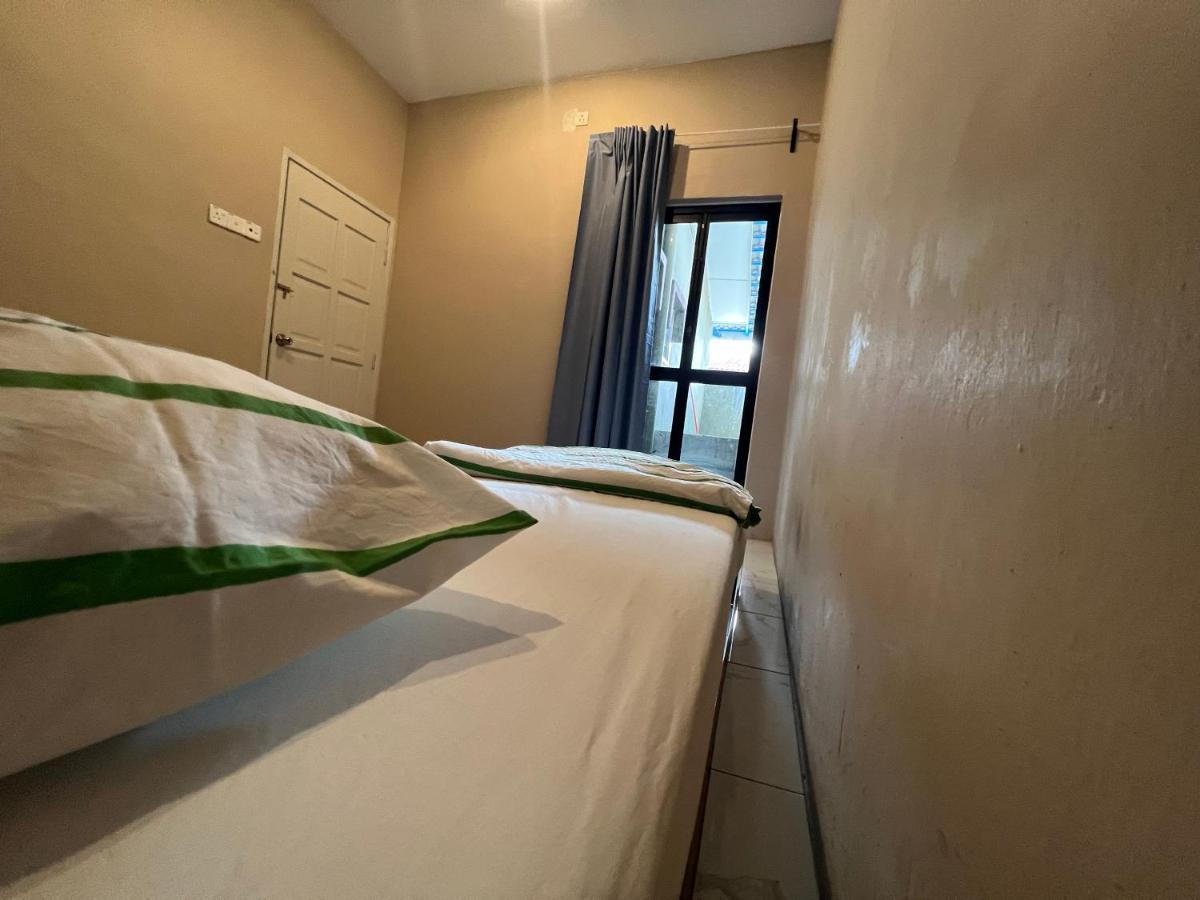 Theatbas Homestay 17 In Seri Iskandar Perak 3 Bedroom Bota Exterior foto