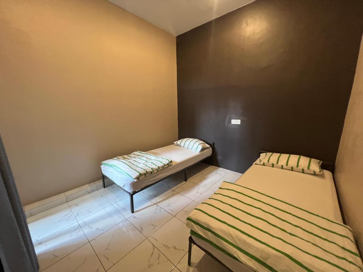 Theatbas Homestay 17 In Seri Iskandar Perak 3 Bedroom Bota Exterior foto