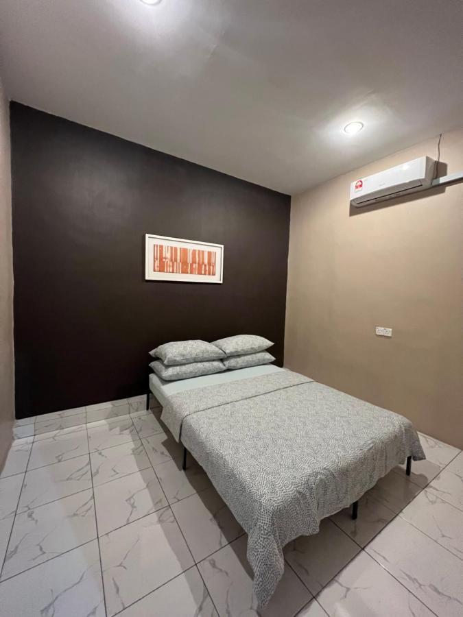 Theatbas Homestay 17 In Seri Iskandar Perak 3 Bedroom Bota Exterior foto